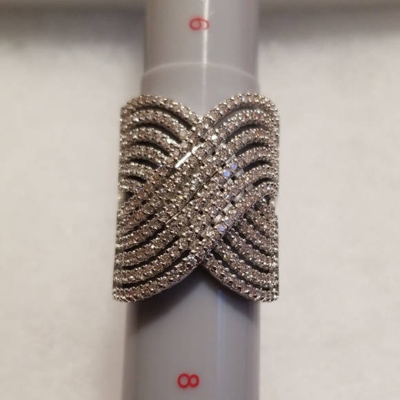 CLEARANCE!! SLASHED PRICE 😍 Criss-cross design. - Picture 7 of 7